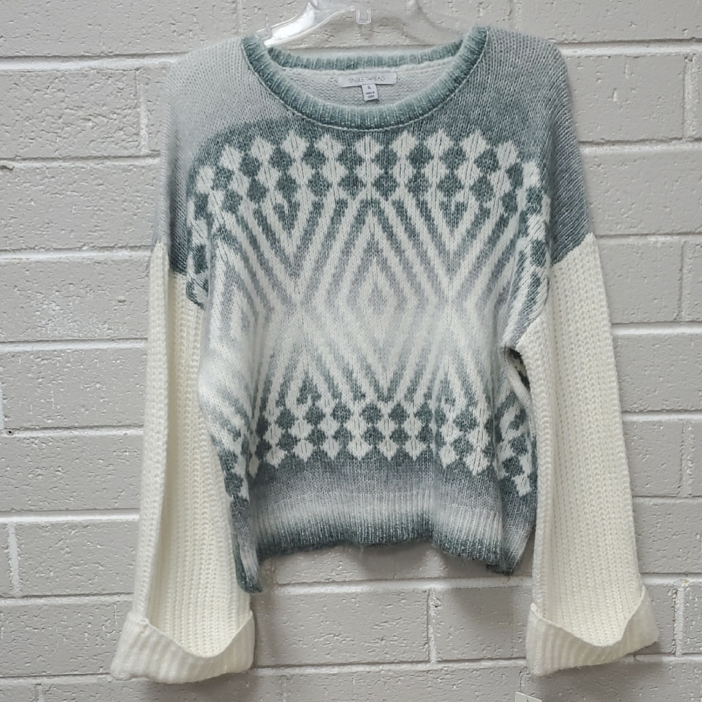 3/$20 JohnPaulRichard Geometric Patterned Sweater in Green and Cream